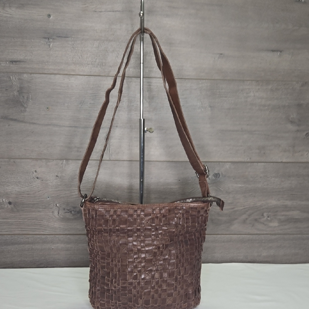 Vilenca Holland Brown Woven Shoulder Bag